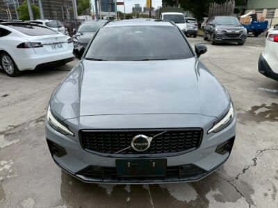 VOLVOL V60 2023 B4 2.0L