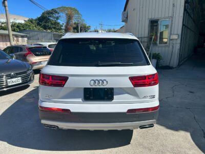 LINE_ALBUM_20251027_251209_1 AUDI Q7 2017 40 TFSI quattro Luxury 7Seats 2.0L
