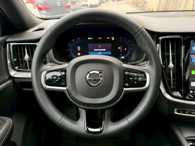 VOLVOL V60 2023 B4 2.0L